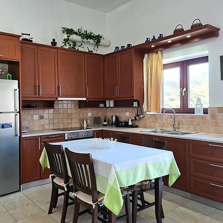Enastron Vacation House Kíssamos Extérieur photo