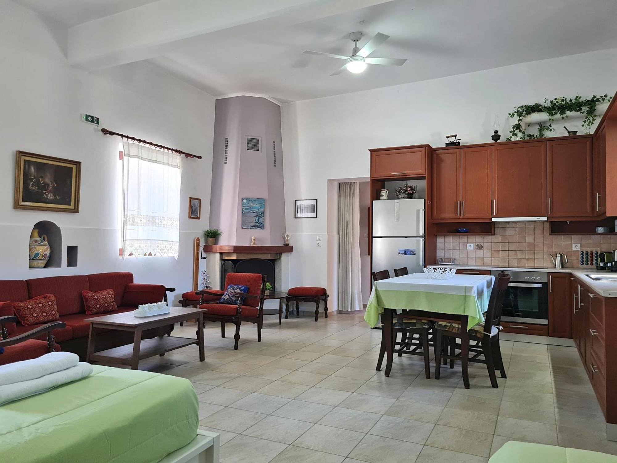Enastron Vacation House Kíssamos Extérieur photo